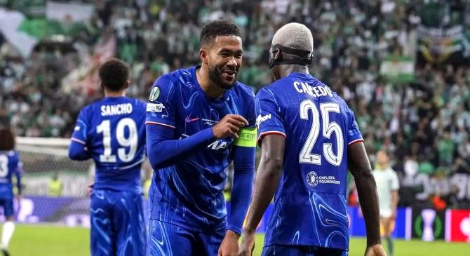 AYX-表现优异首场状态出色，切尔西观众沸腾！，詹姆斯重返赛场观众掌声雷动的简单介绍