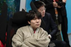 爱游戏体育-Rookie回归赛场，爆冷首场状态亮眼，FPX观众沸腾！的简单介绍
